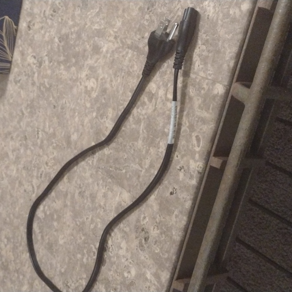 45c watt HP Chromebook USB charger WITHOUT THE BOX WITH PLUG PRICE IS FIRM